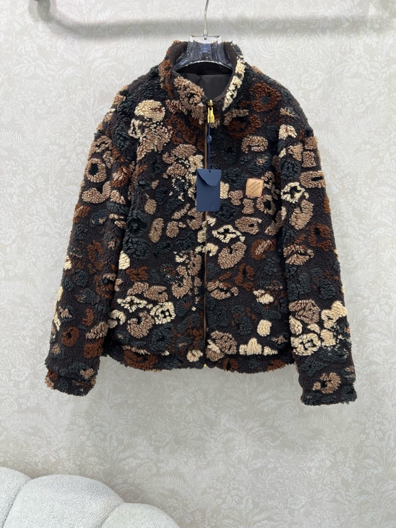 l0vis Vvtt0n outwear